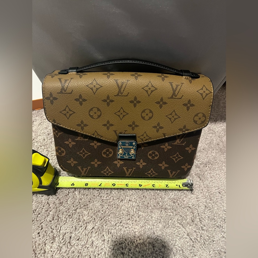 Two tone crossbody purse